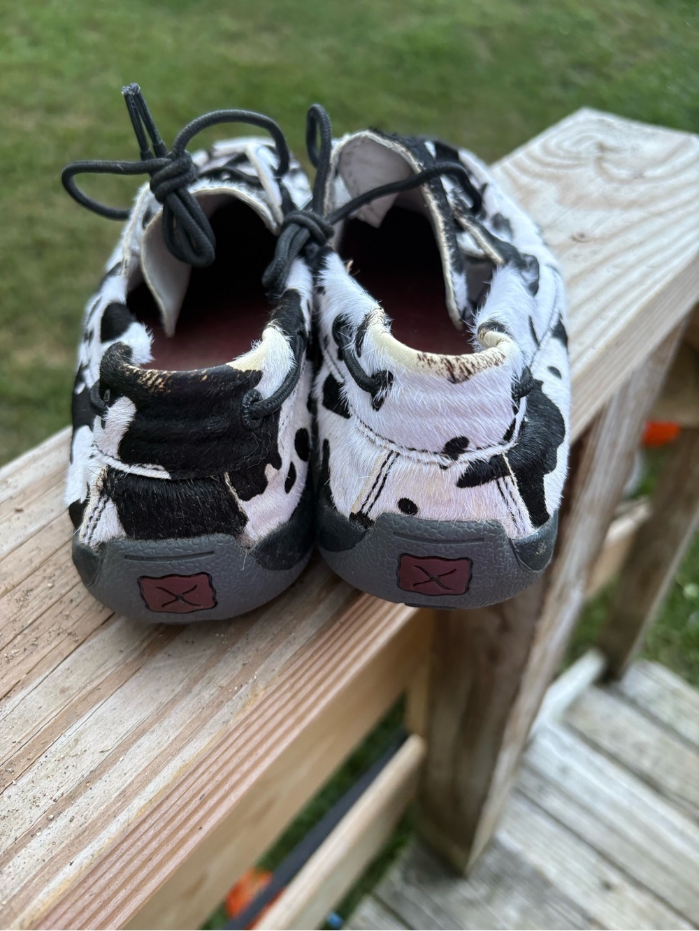 Cow-Print Twisted X Casual Shoes - Black & White - Picture 5 of 6